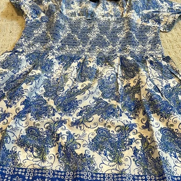 Women’s Top - Picture 3 of 4